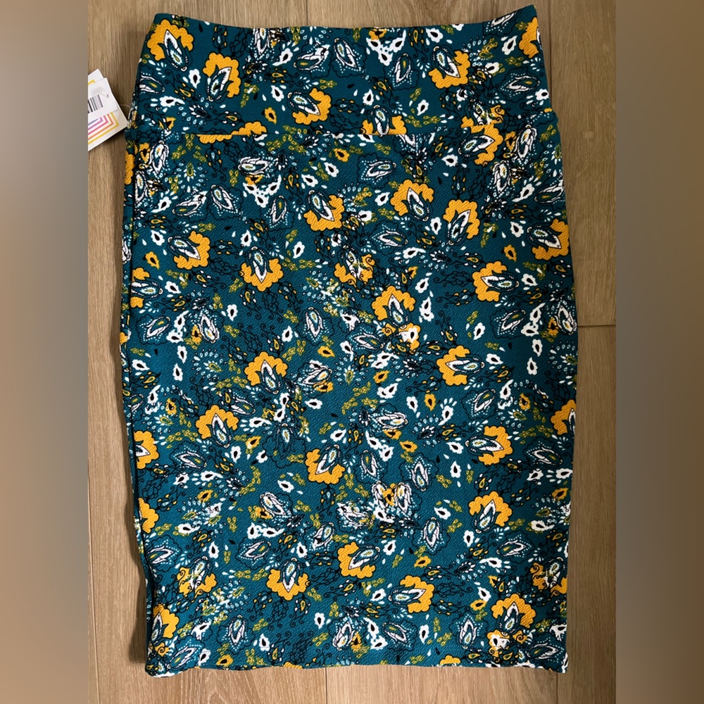 LULAROE Cassie Skirt - Picture 3 of 8